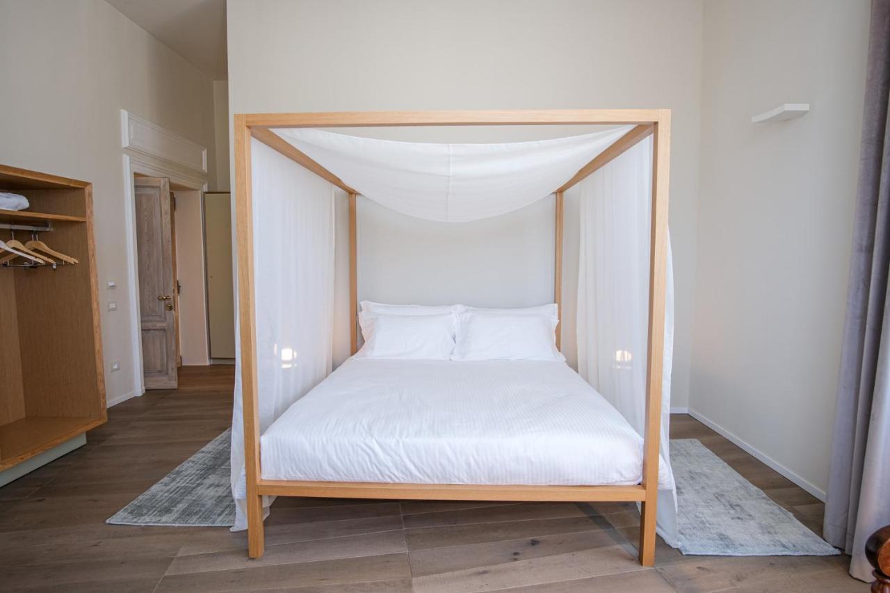 Dimora De Matera Luxury Suites Cosenza Esterno foto